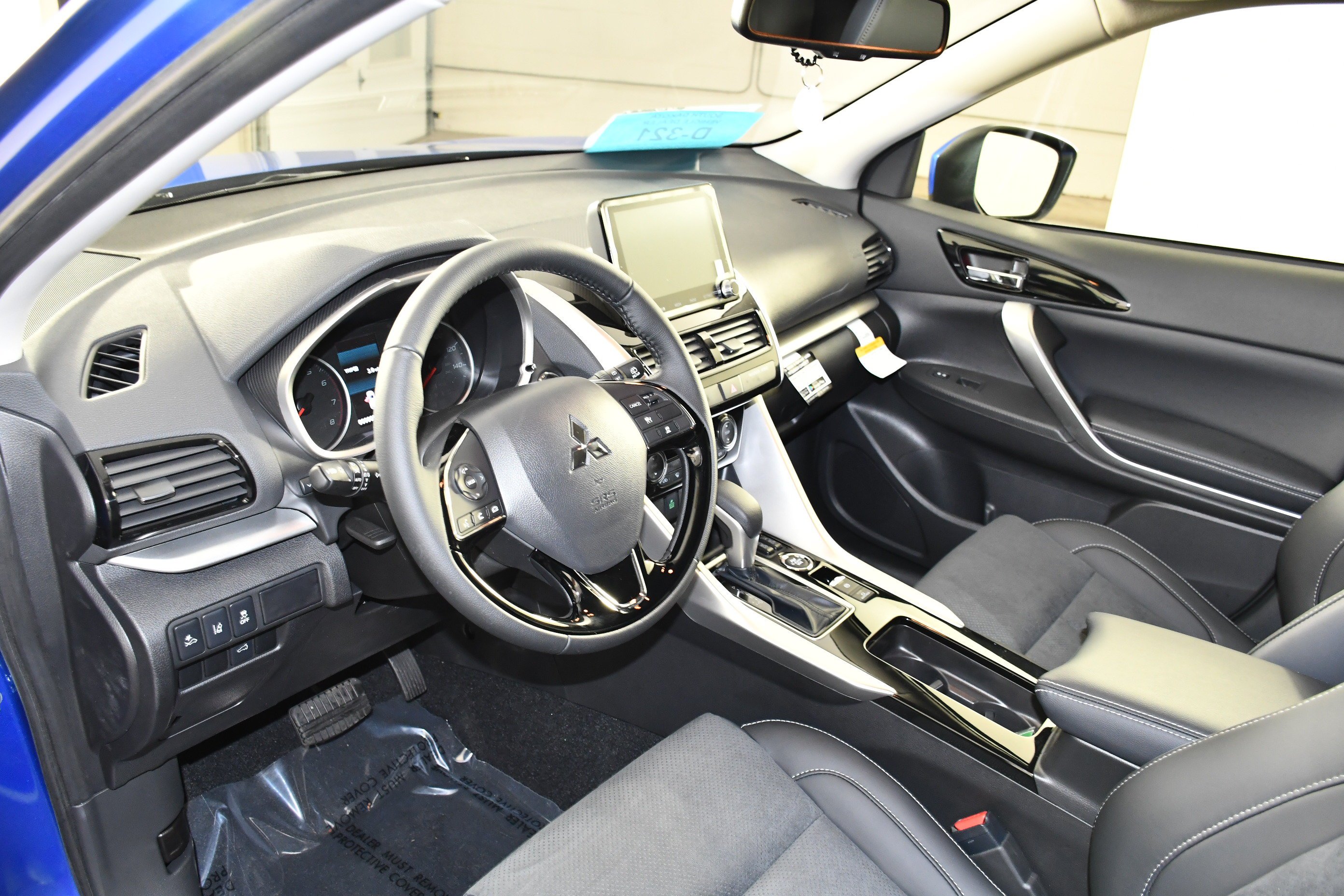 New 2026 Lightning Blue Metallic Mitsubishi SE image 2