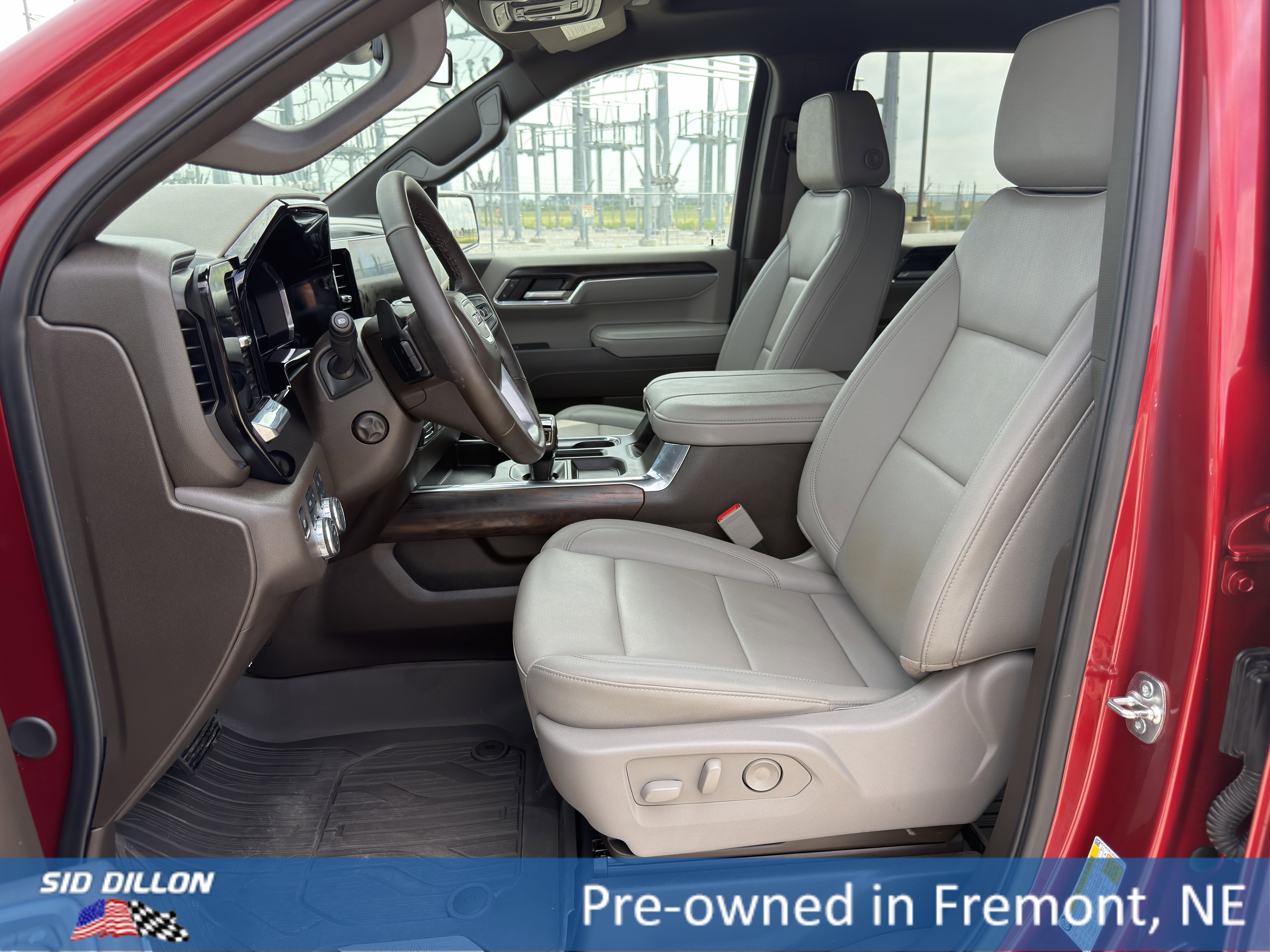 Used 2025 Volcanic Red Tintcoat GMC SLT image 15