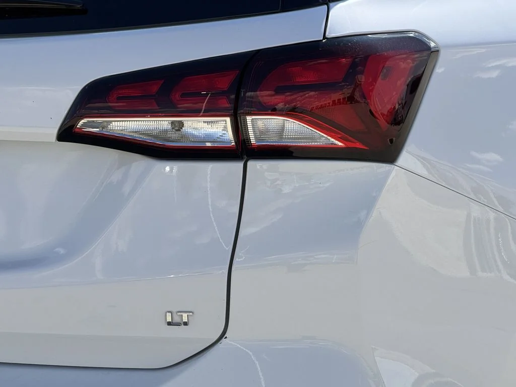 Used 2022 White Chevrolet LT image 10
