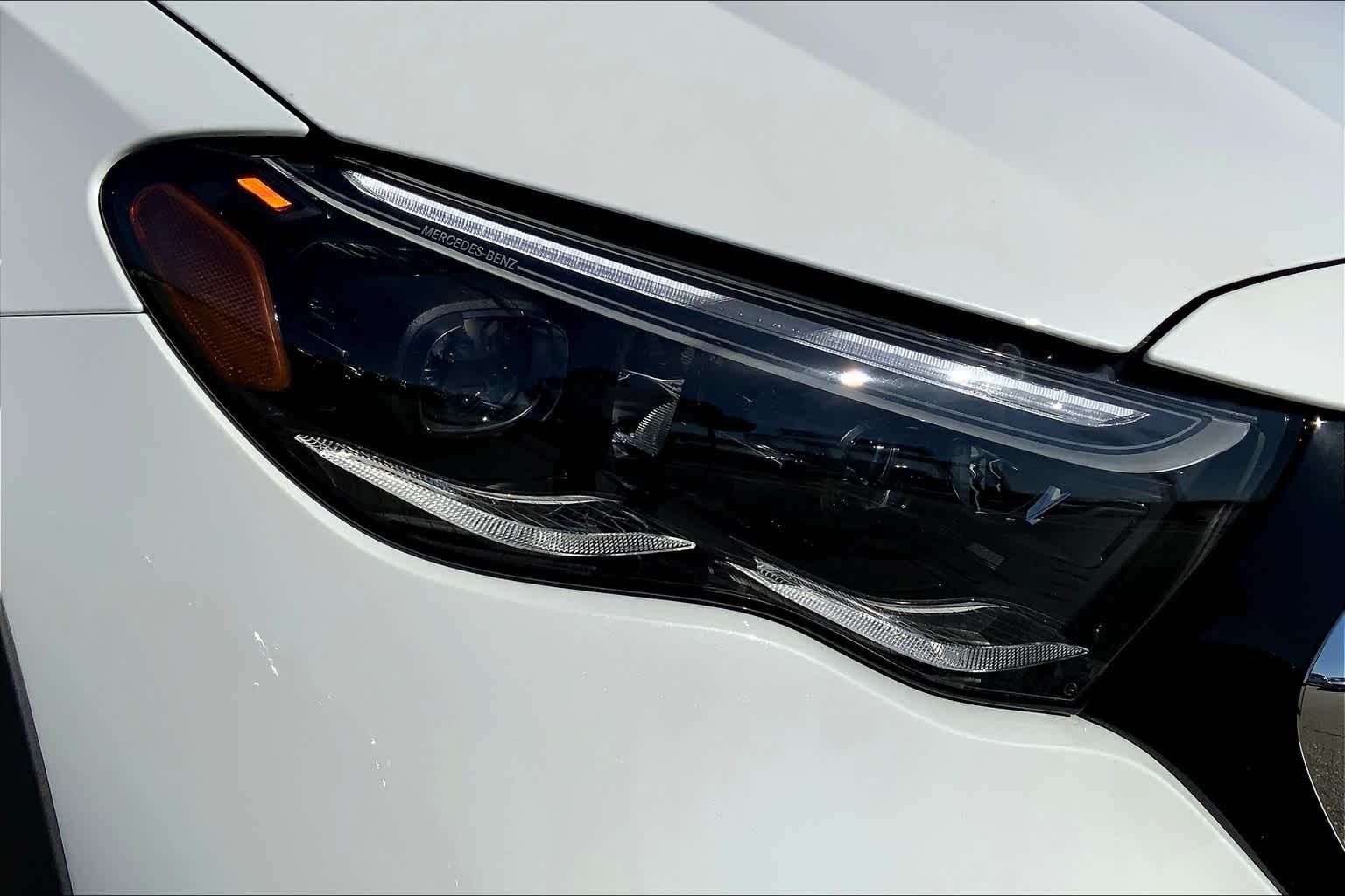 Used 2025 MANUFAKTUR Moonlight White Metallic Mercedes-Benz E 450 image 17