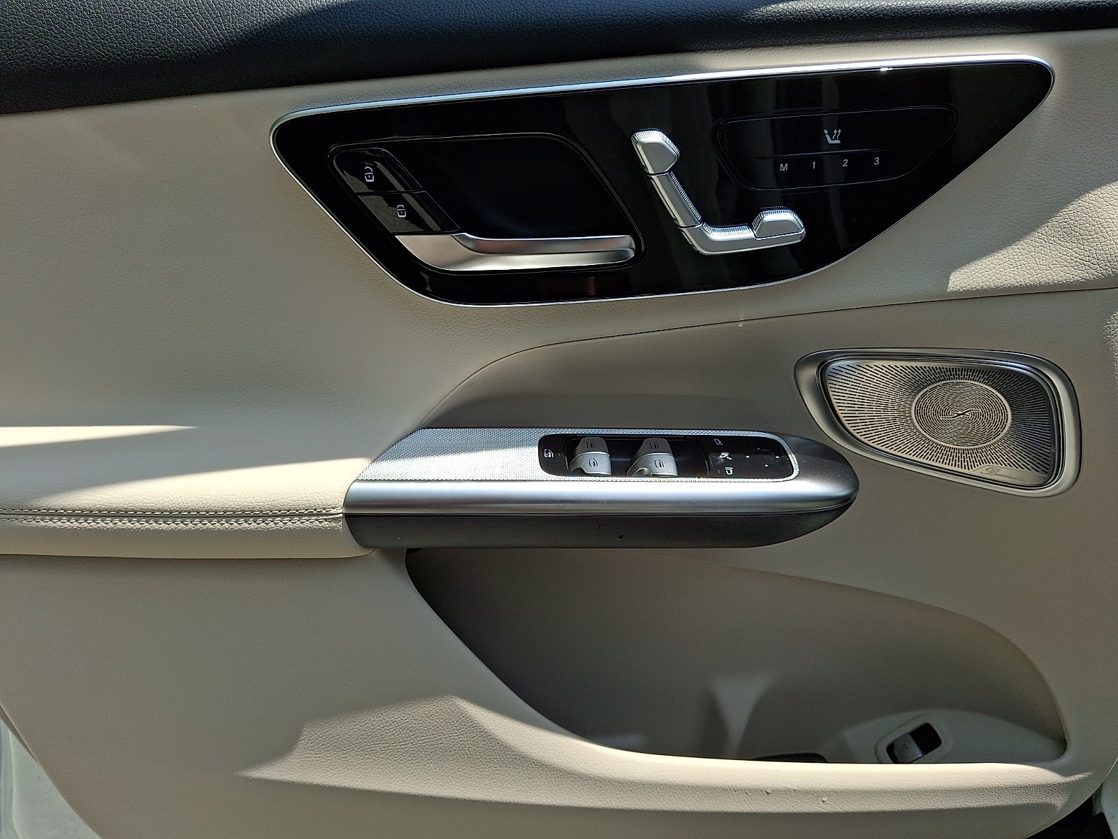 New 2026 Polar White Mercedes-Benz GLC 300 image 10