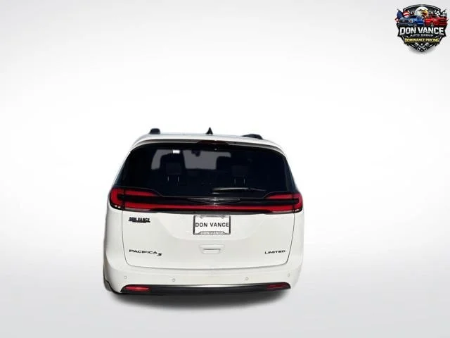 Used 2025 White Chrysler Limited image 4