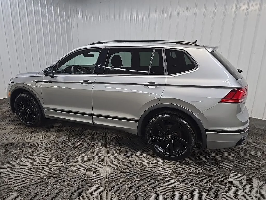 Used 2024 Silver Volkswagen 2.0T SE R-Line Black image 4