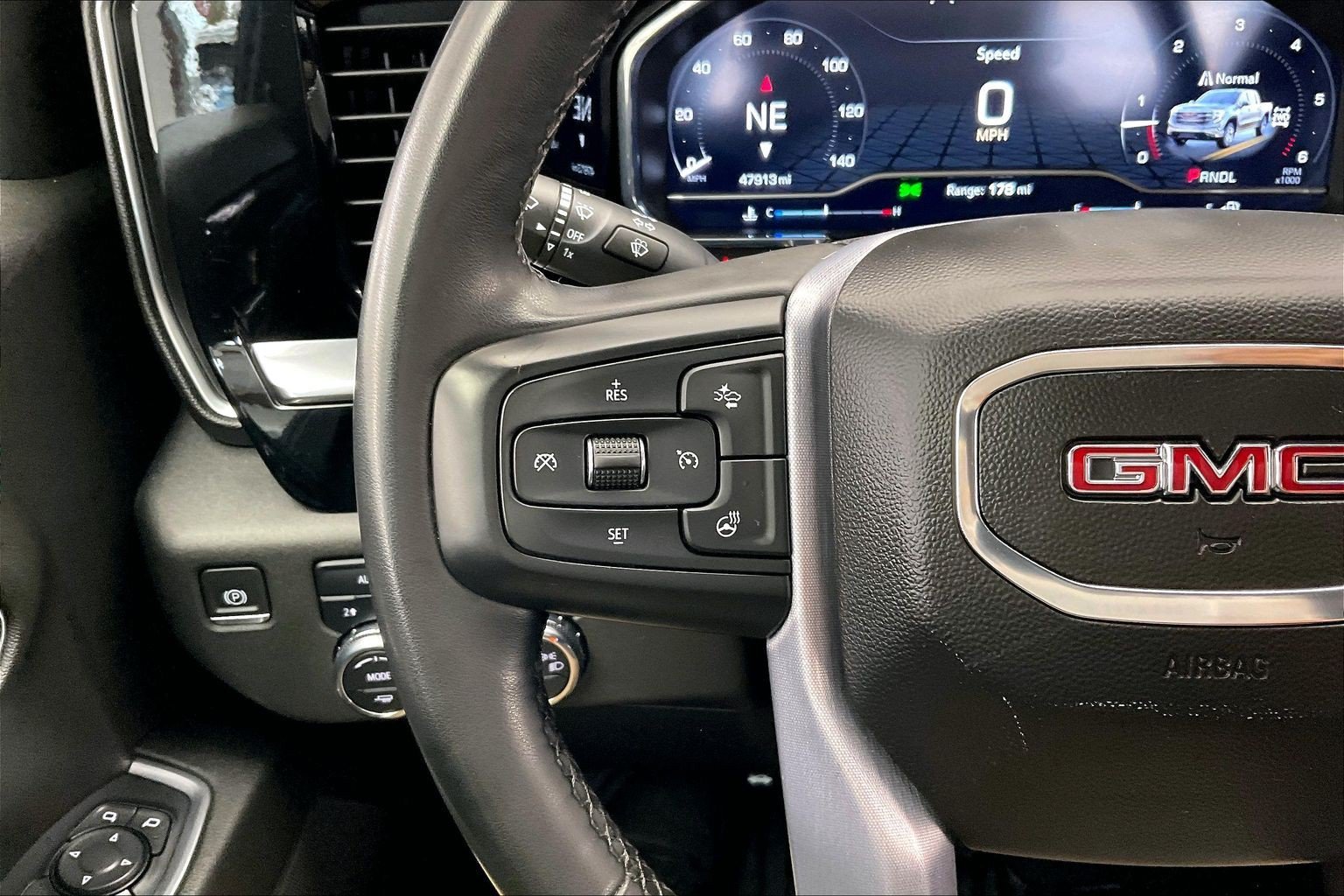 Used 2023 Onyx Black GMC Elevation image 20