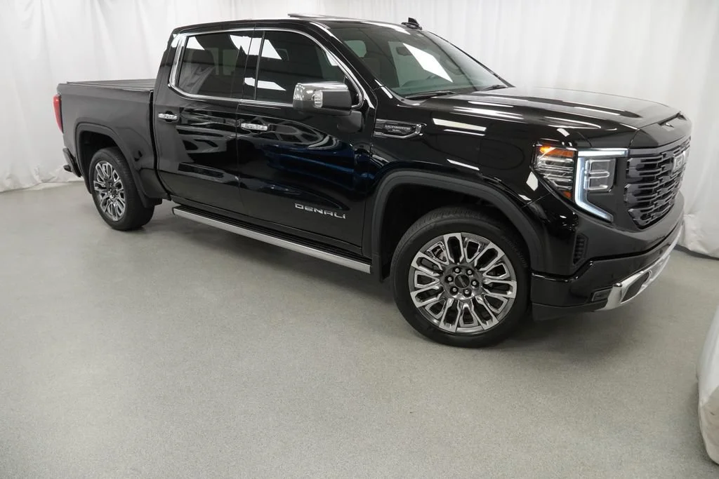 Used 2025 Onyx Black GMC Denali Ultimate image 7