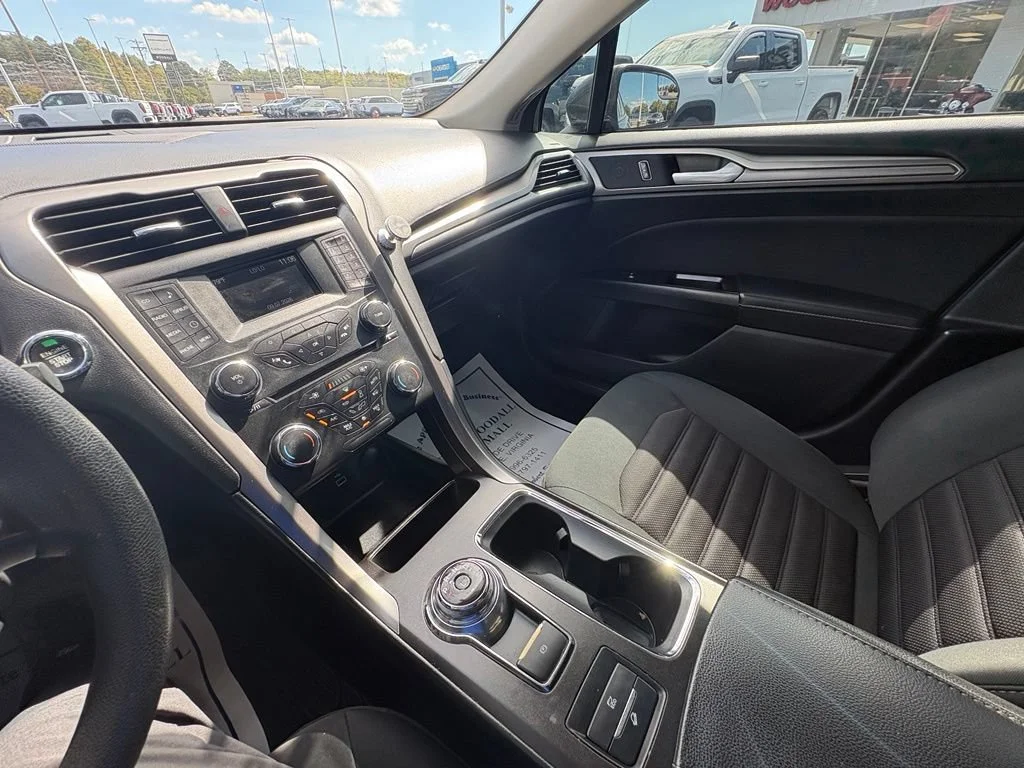 Used 2017  Ford Hybrid SE image 14