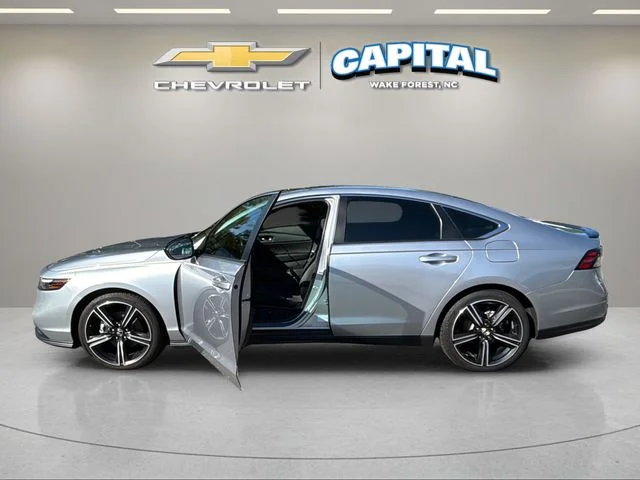 Used 2023  Honda Sport image 3