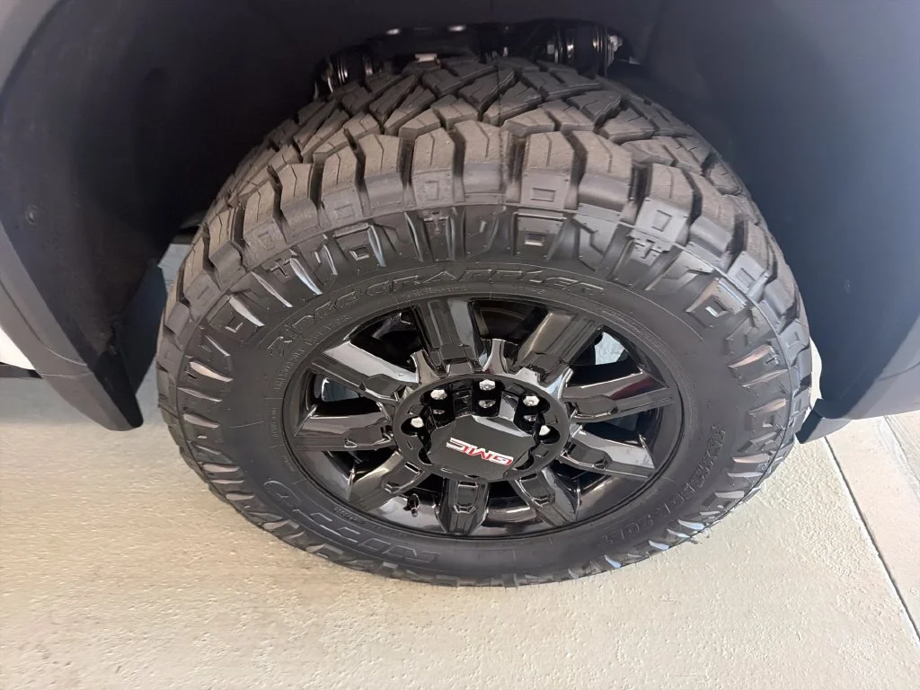 Used 2024 White GMC AT4 image 5