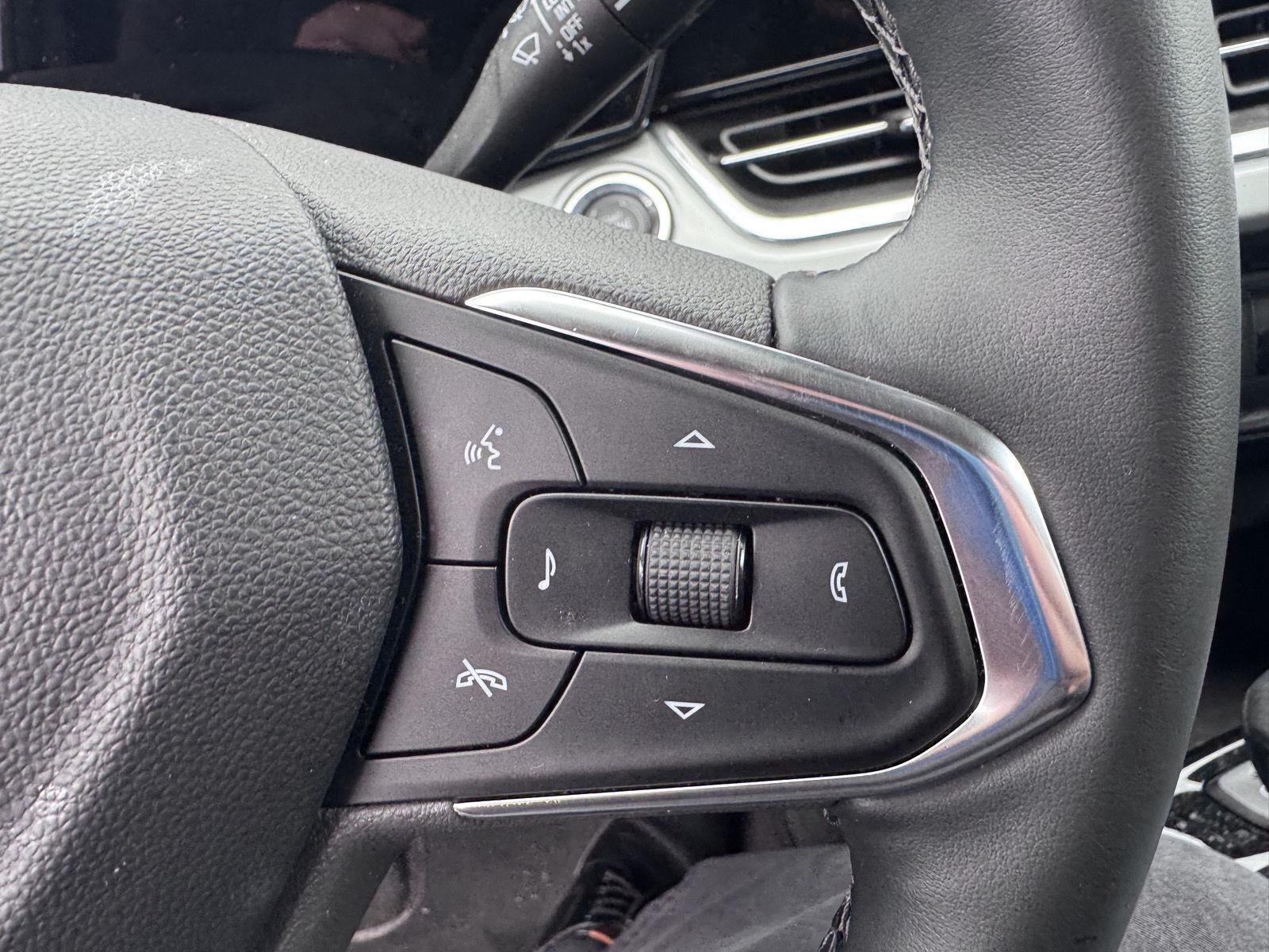 Used 2025 Summit White Chevrolet LT image 14