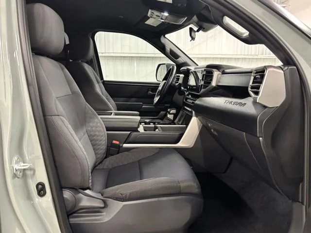 Used 2025  Toyota SR5 image 21