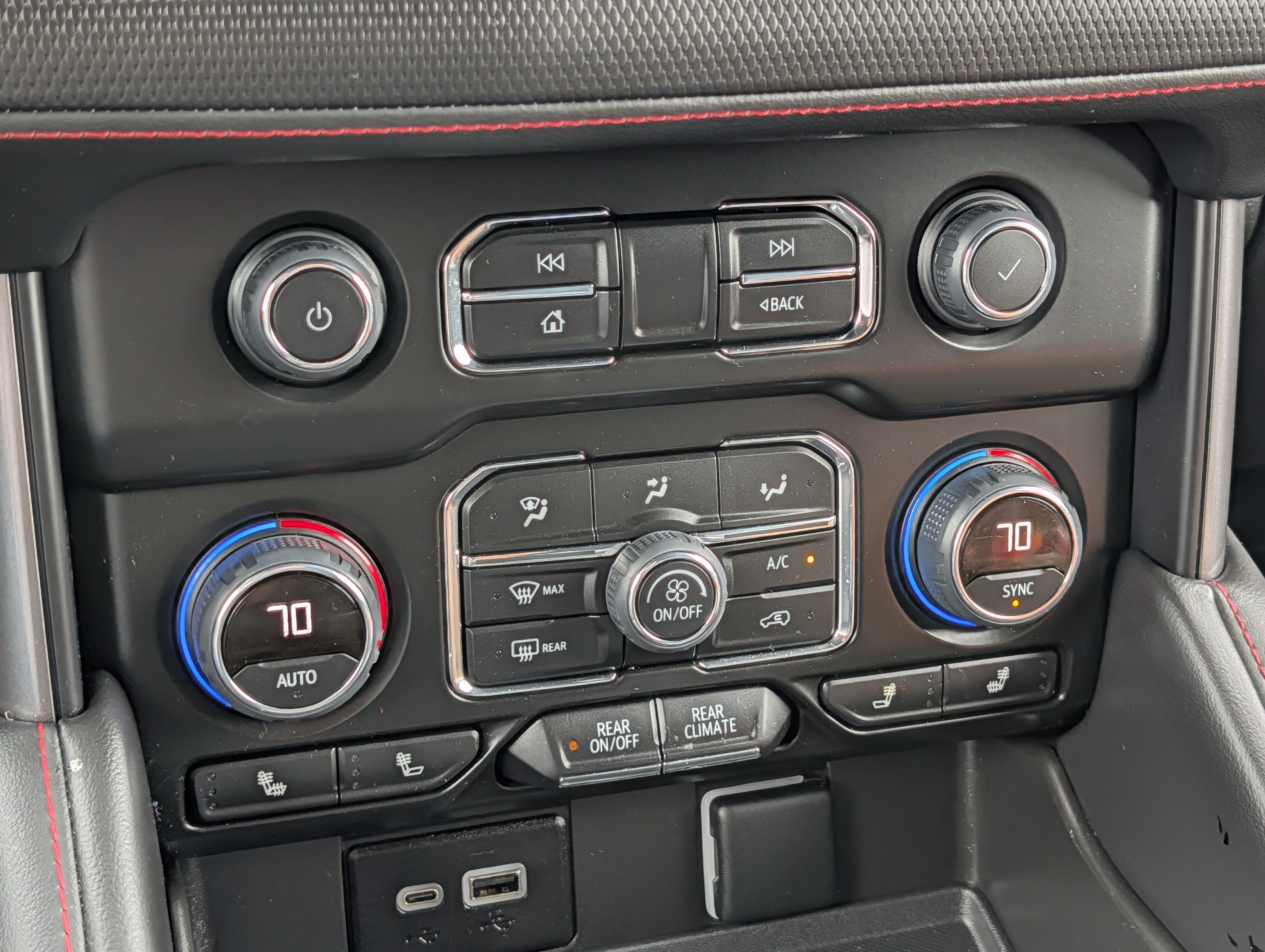 2023 Chevrolet Suburban RST - Photo 23