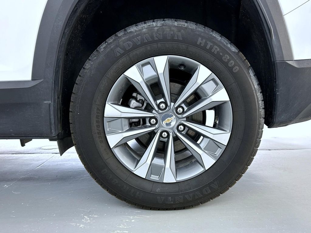 Used 2025 White Chevrolet LT image 22