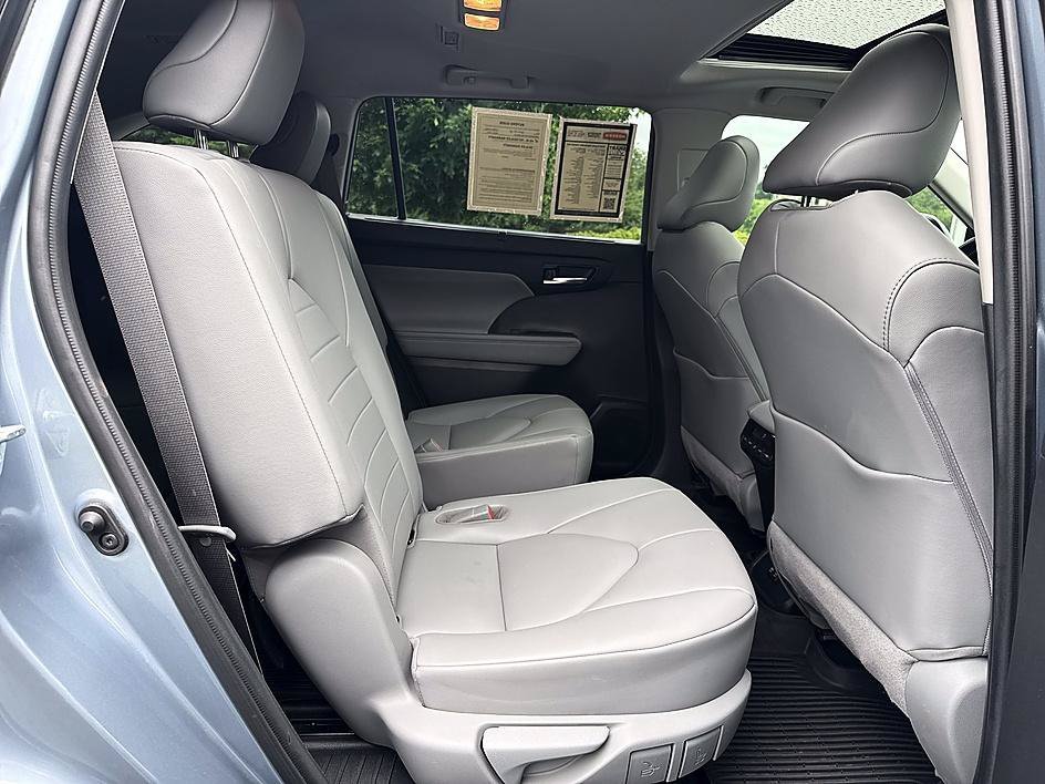 Used 2020 Moon Dust Toyota Hybrid XLE image 22