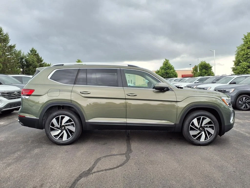 New 2026 Avocado Green Pearl Volkswagen 2.0T SEL image 3