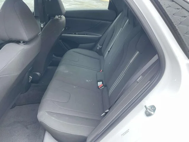 Used 2025 White Hyundai SEL Sport image 7