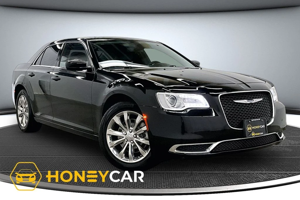 2023 Chrysler 300 Touring AWD's photo