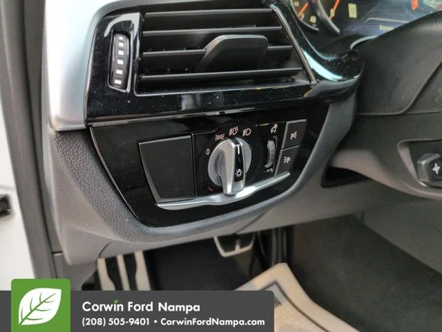 Used 2018 White BMW M550i xDrive image 13