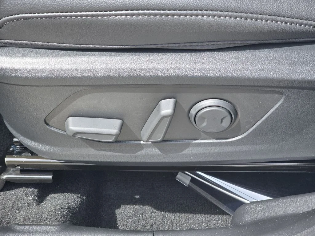 New 2026 Blue Hyundai SEL Premium image 18