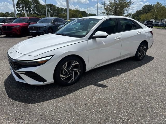 Certified Used 2025 White Hyundai SEL Convenience image 14