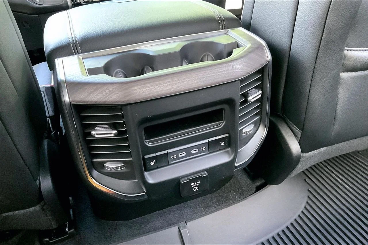 New 2026 Diamond Black Crystal Pearl-Coat Exterior Paint RAM Laramie image 15