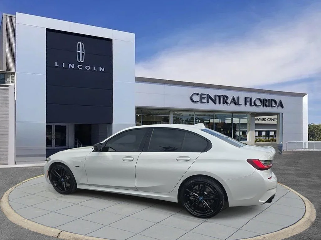 Used 2022 White BMW 330e xDrive image 8