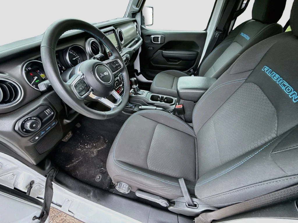 Used 2023 White Jeep Rubicon 4xe image 27