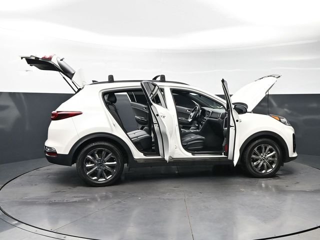 Used 2020 White Kia S image 33