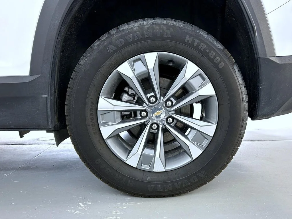 Used 2025 White Chevrolet LT image 22