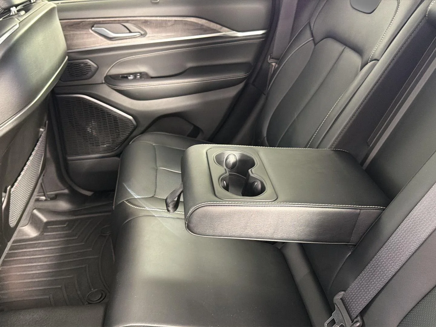 Used 2025 Silver Zynith Jeep Overland image 22
