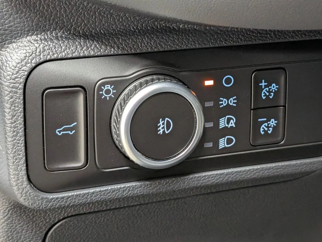New 2026 Star White Metallic Tri-Coat Ford Active image 10