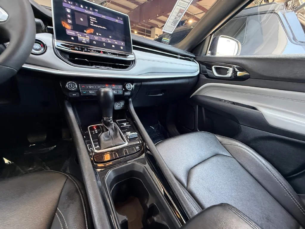 Used 2025 Silver Jeep Limited image 15