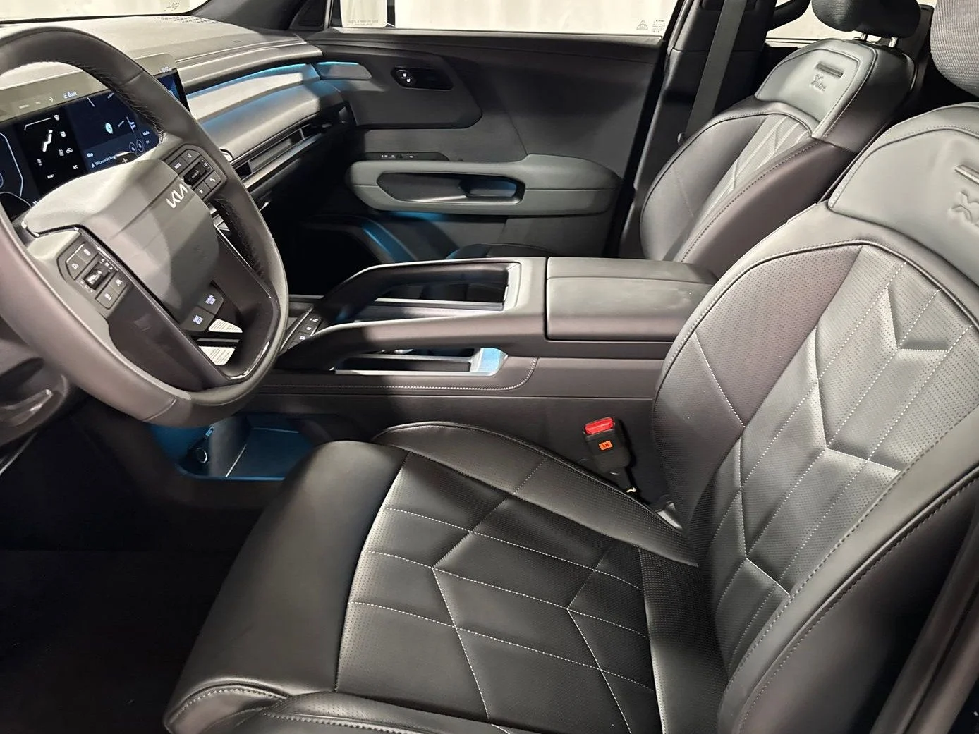 New 2027 Glacial White Pearl Kia X-Line SX image 3