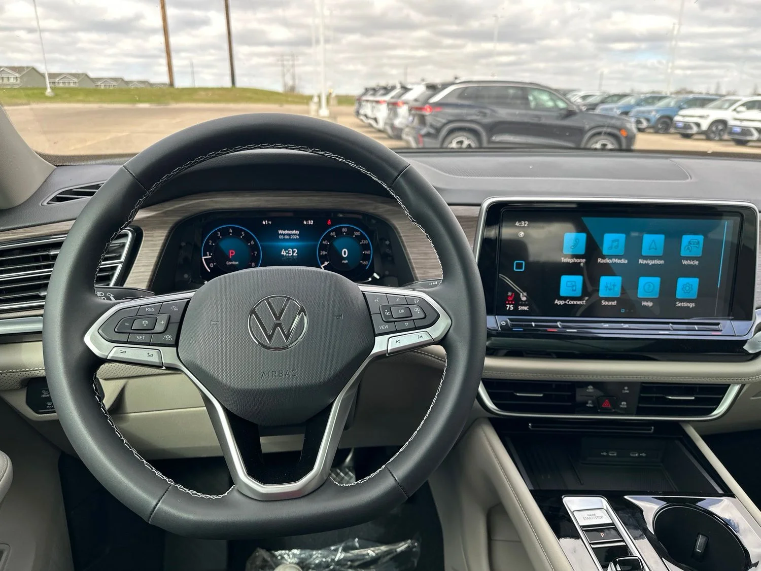 New 2026 White/off-white Volkswagen 2.0T SEL image 48
