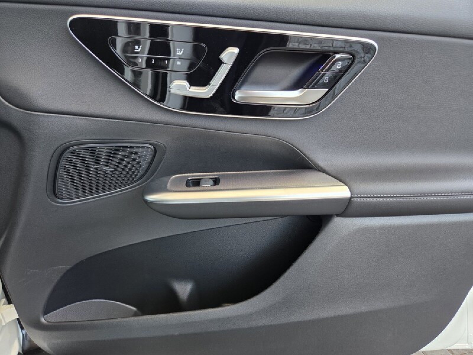 New 2026 Polar White Mercedes-Benz GLC 300 SUV image 20