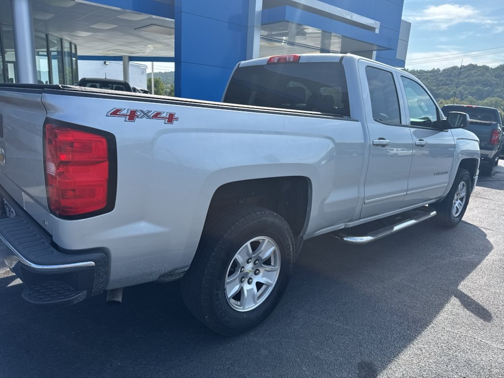 Used 2015 SILVER ICE METALLIC Chevrolet LT image 3