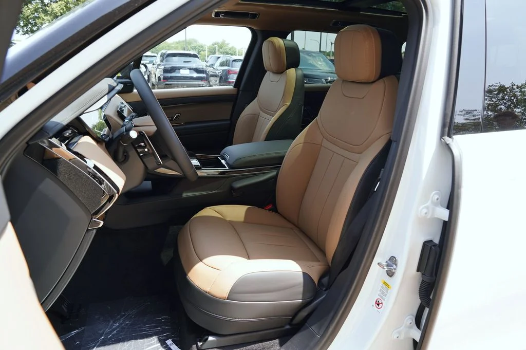 New 2026 Fuji White Land Rover Dynamic SE image 10