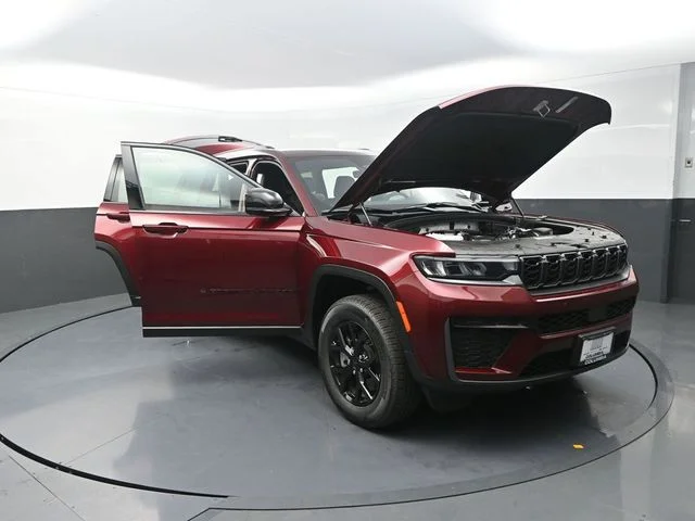 New 2026 Velvet Red Pearl-Coat Exterior Paint Jeep Altitude image 30