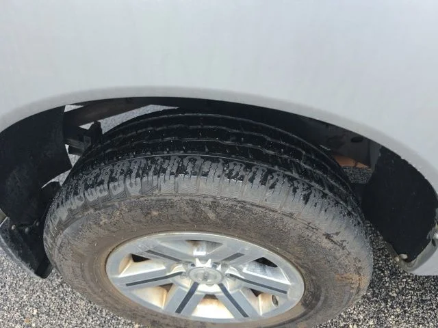 Used 2009 Silver Nissan SE image 8