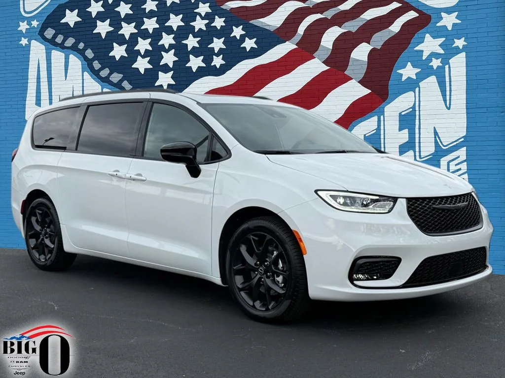 2026 Chrysler Pacifica Limited's photo