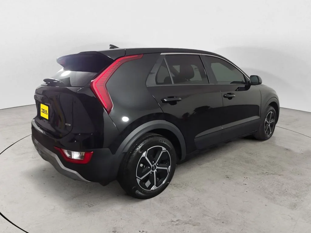 Used 2023 Black Kia LX image 5