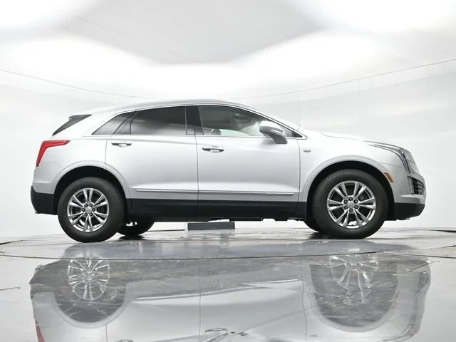Used 2017 RADIANT SILVER METALLIC Cadillac Luxury FWD image 32