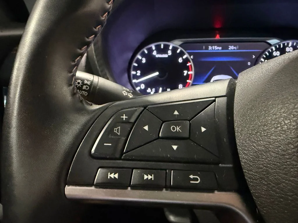 Used 2025 White Nissan SR image 18