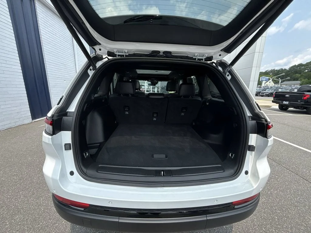 Used 2025 White Jeep Limited image 21