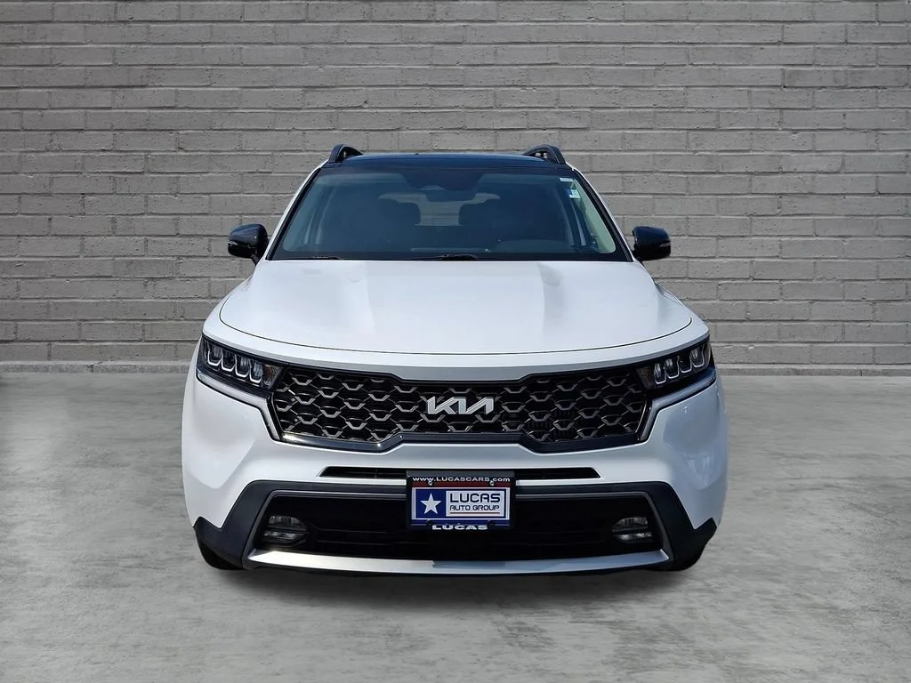 Used 2022 White Kia X-Line EX image 4
