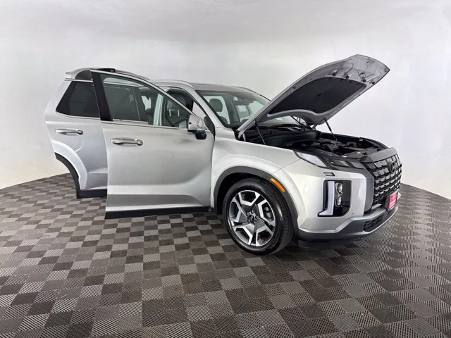 Used 2025 Silver Hyundai SEL Premium image 30