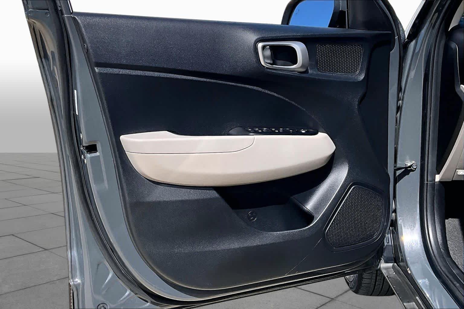 2025 Hyundai Venue SEL - Photo 22