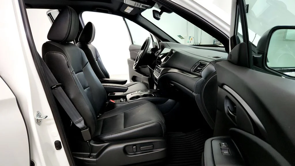 Used 2023 White Honda EX-L image 17