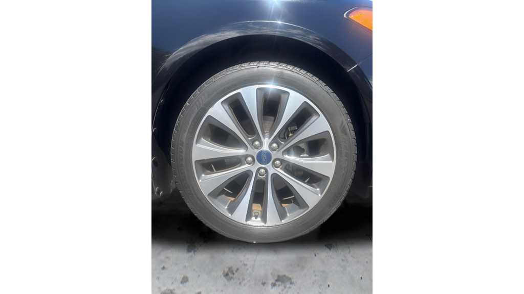 Used 2019 Black Ford SE image 22