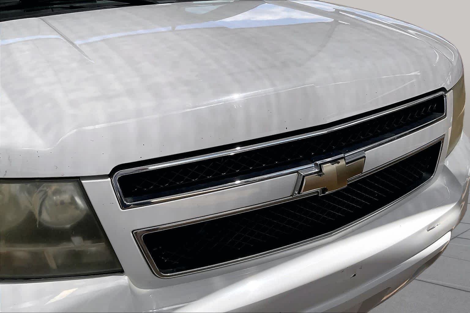 Used 2008 SUMMIT WHITE Chevrolet LS image 24
