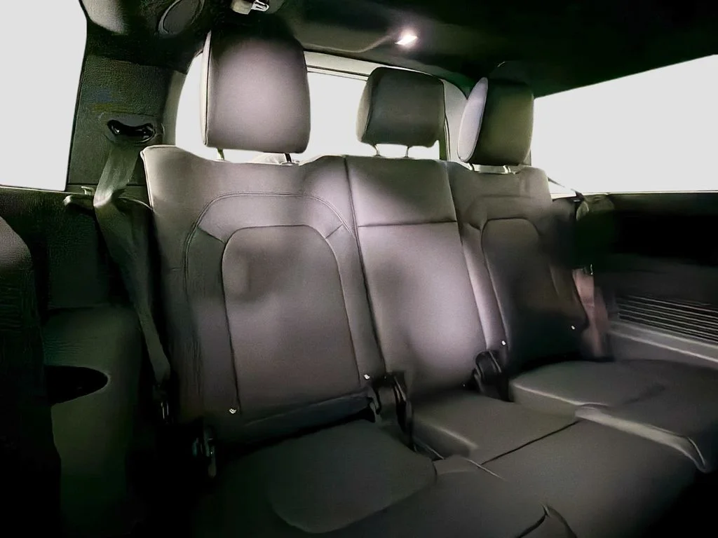 New 2026 Santorini Black Land Rover X-Dynamic SE image 29